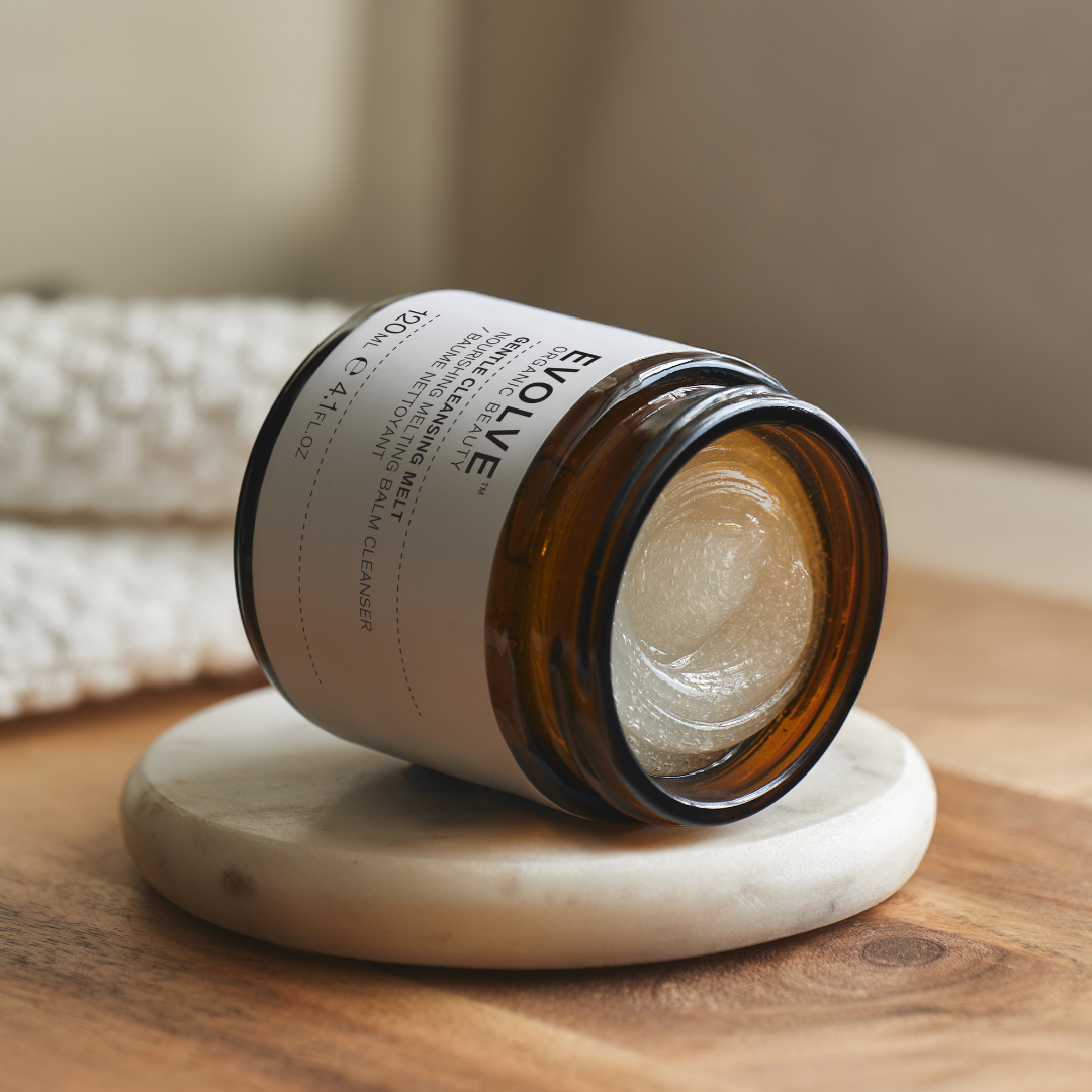 Hellävarainen, hoitava ja ravitseva Evolve Organic Beauty Gentle Cleansing Melt -puhdistusbalmi on sertifioitua luonnonkosmetiikkaa.